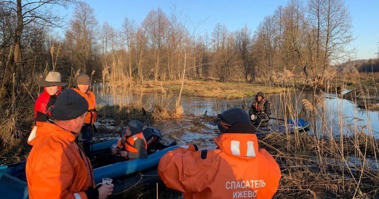Туристическая группа на лодках заблудилась в верховьях реки Иж