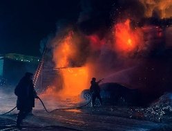 Автосервис горит в Ижевске