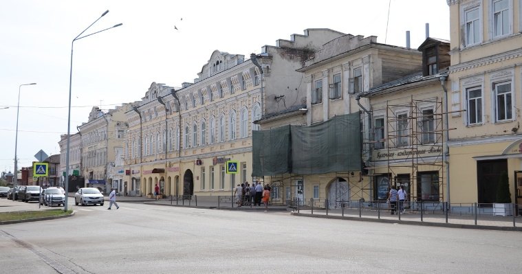 В центре Сарапула начали восстанавливать фасады исторических зданий