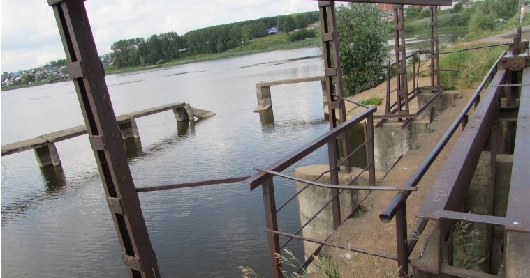 На реке Пироговка в Удмуртии начали ремонтировать гидроузел