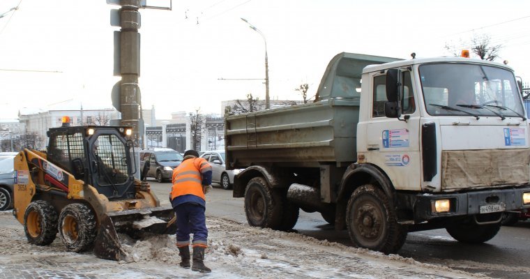 Автомобилистов Ижевска попросили не парковать машины вдоль улицы Сакко и Ванцетти