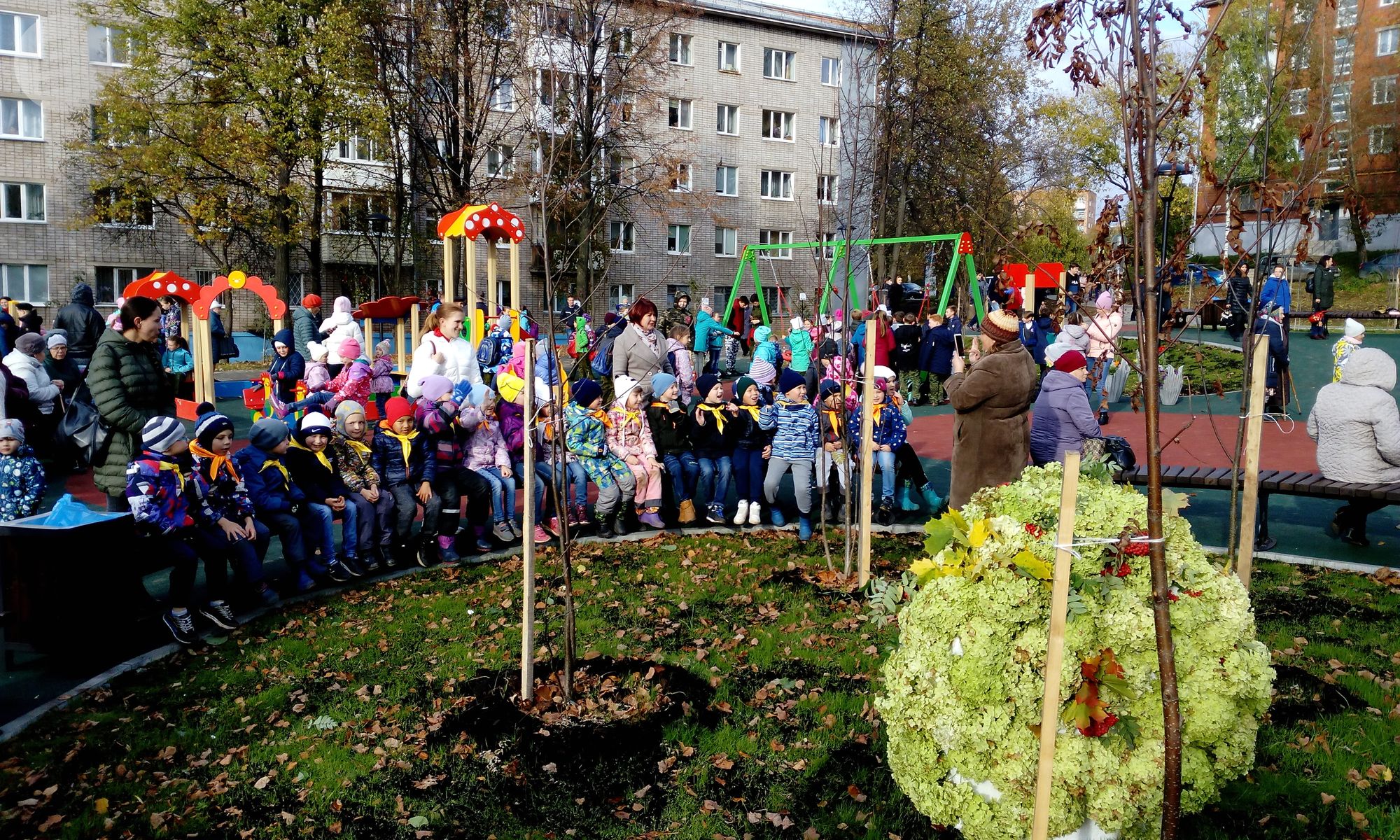 Рябиновый сквер Ижевск. Сквер на 9 января Ижевск. Рябиновый сквер Ижевск 9 января. Рябиновая роща Ижевск.