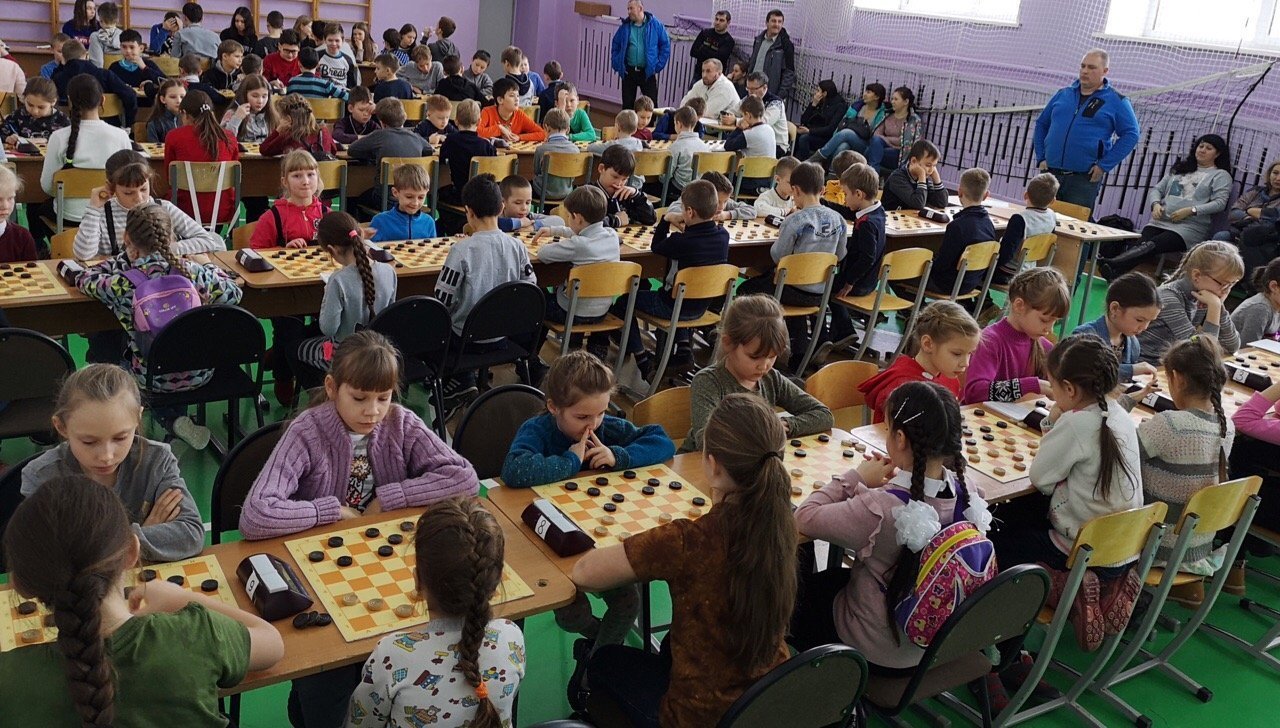 Ижевск школьников. Чемпионат по шашкам Ижевск. Щёткин Степан шашки. Чемпионки Удмуртии по шашкам. Газизова Аделя Азатовна шашки достижения.