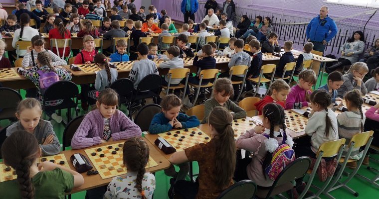 Школьник из Ижевска завоевал два золота Первенства Мира по стоклеточным шашкам