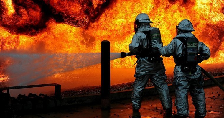 В Ленобласти потушили пожар на заводе изоляционных материалов