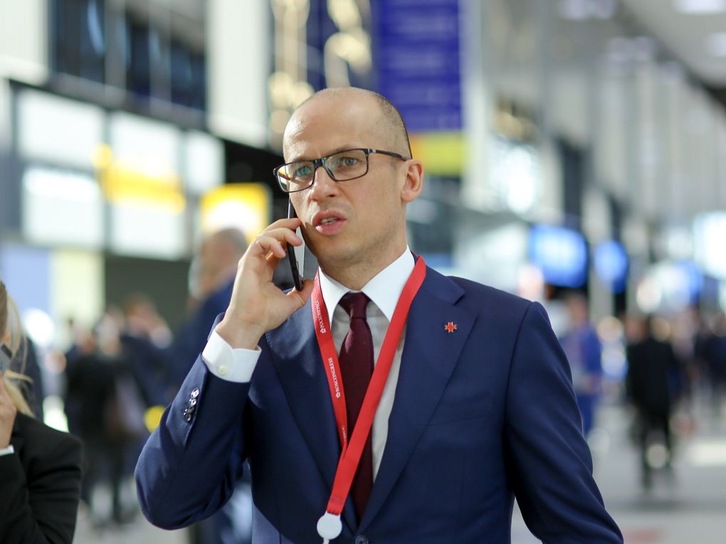 Глава Удмуртии протестировал запись к врачу по горячей линии в прямом эфире