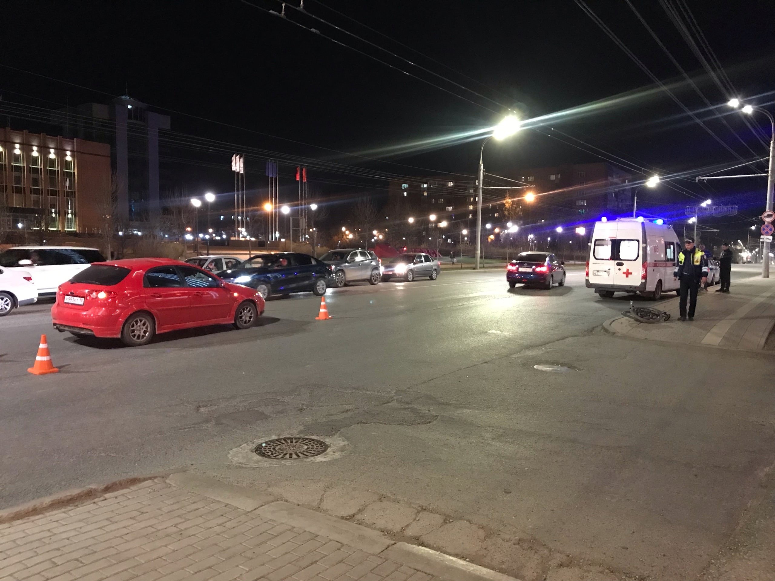 На пешеходном переходе у администрации Ижевска сбили 12-летнего велосипедиста
