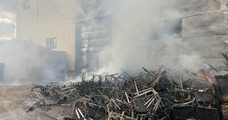 В Ижевске сгорел склад со стульями
