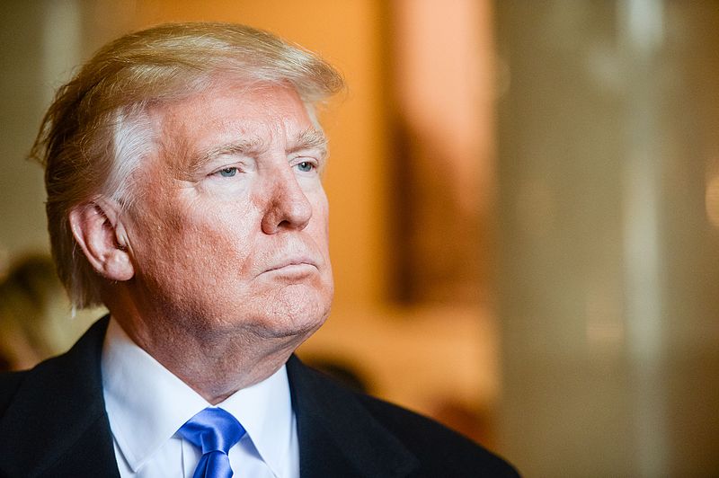 Вандал разгромил памятную звезду Трампа на Аллее славы