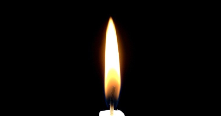 Зажжённая на прощёное воскресенье свеча стала причиной пожара в жилом доме в Ижевске