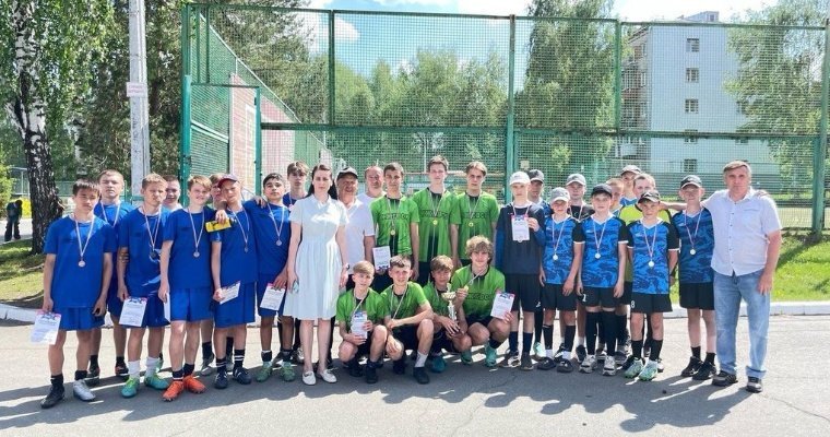 Футболисты из школ №№ 86 и 100 Ижевска представят республику на соревнованиях в Москве