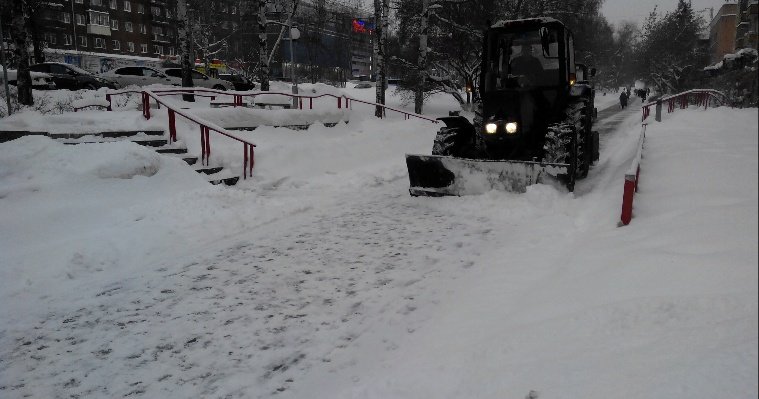 Жилищная инспекция Удмуртии проверит качество уборки придомовых территорий от снега