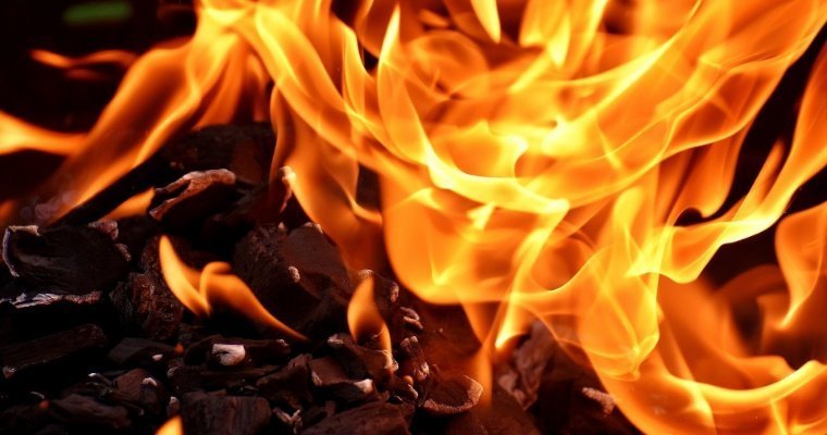 Четырехлетний ребенок погиб при пожаре в бараке в Астрахани
