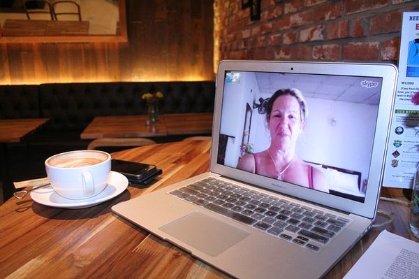 Skype начал синхронно переводить на русский язык во время видеозвонков