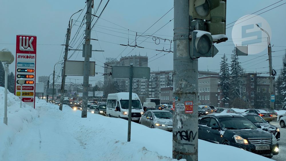 В Ижевске из-за пробок общественный транспорт работает с большим опозданием