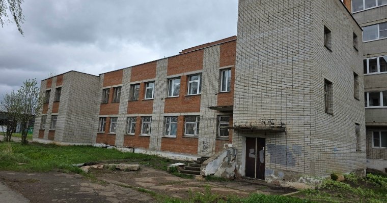 В Глазове вновь решили продать пристрой поликлиники №4