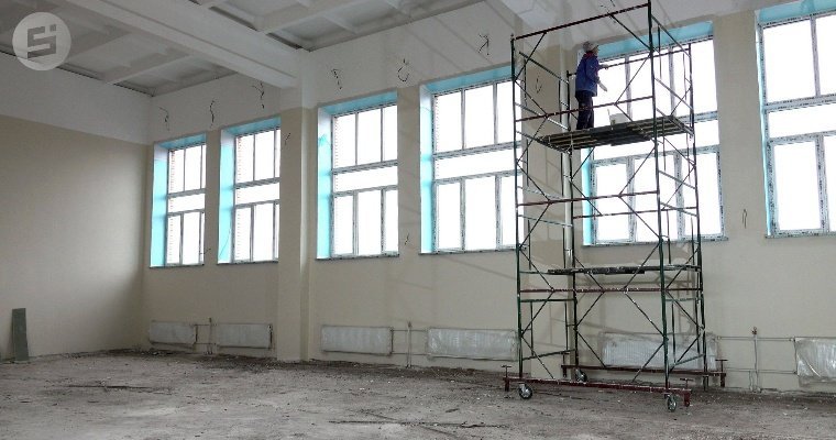 Ремонт в спортзале одной из школ Воткинска проводили во время занятий