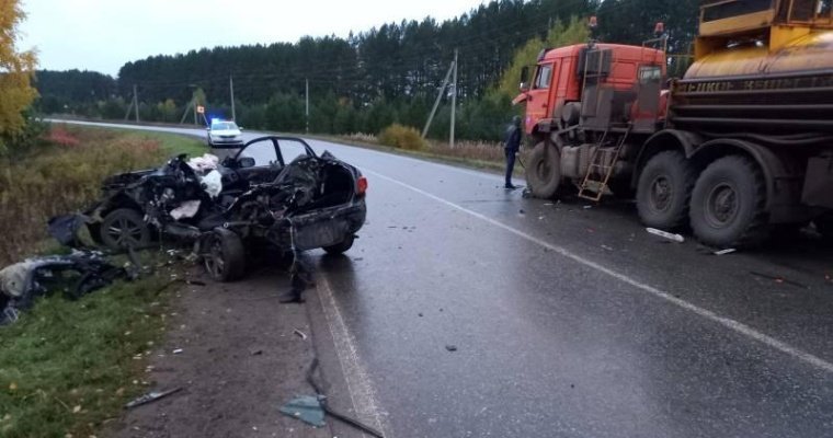 Водитель легковушки погиб в результате столкновения с «КамАЗом» на трассе в Удмуртии