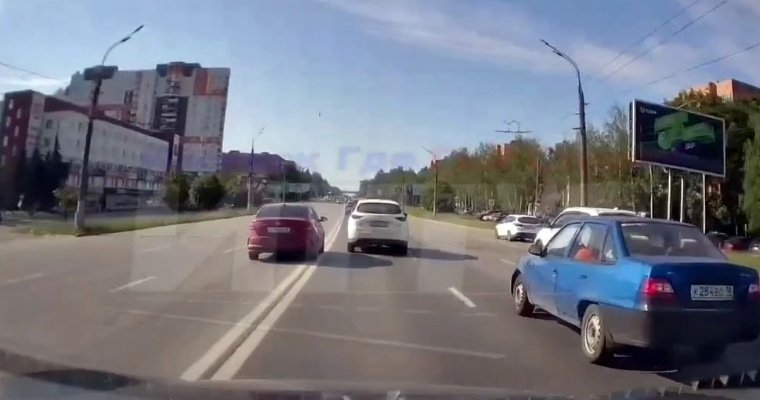 Молодой водитель в Ижевске решил совершить обгон, выехав на встречку