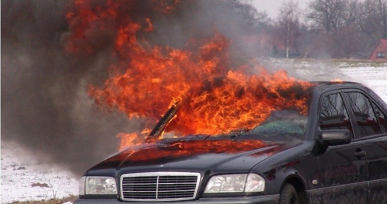 Житель Удмуртии поджёг машину своей соседки после конфликта с ней