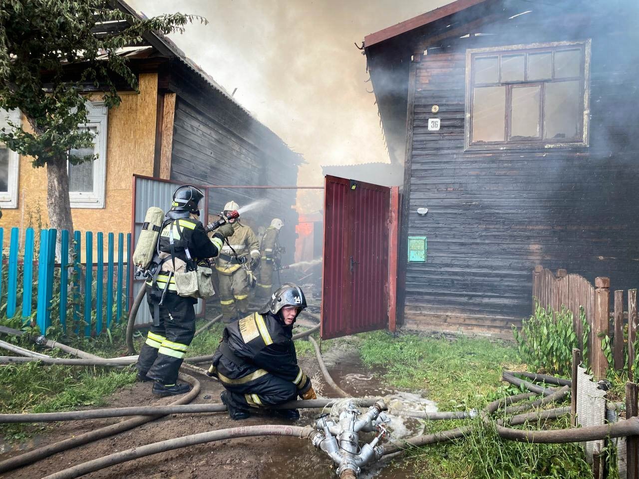 В Воткинске пожарные ликвидировали возгорание на трех участках