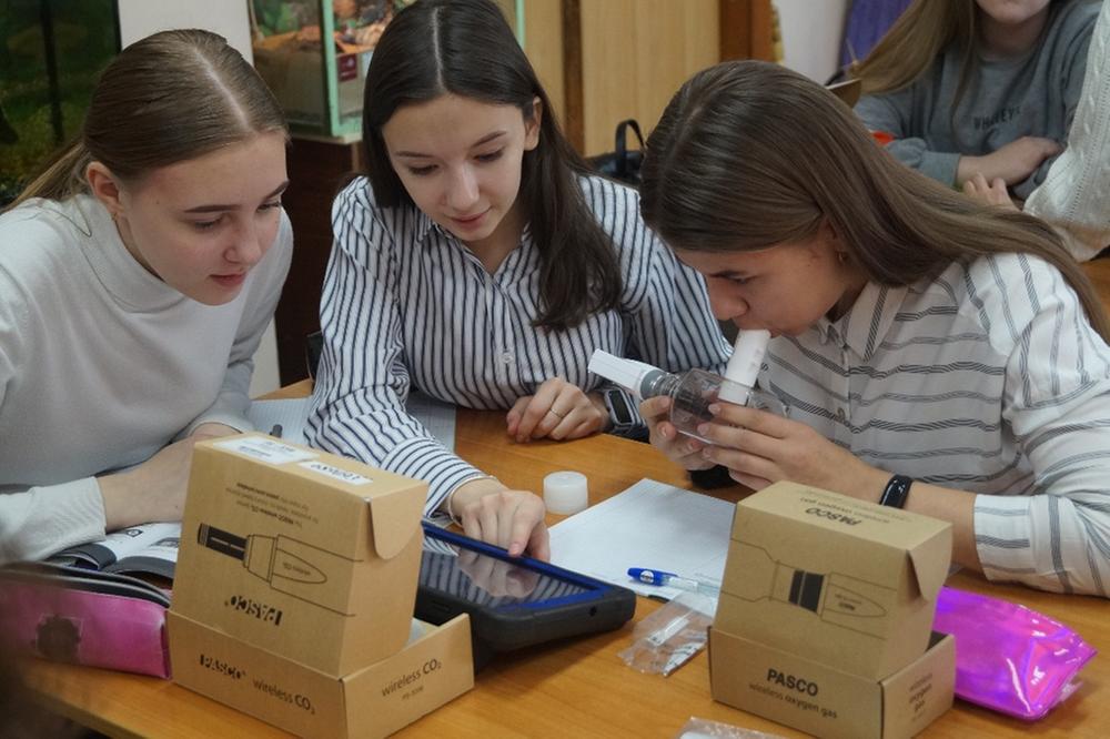 В Ижевске стали преподавать биологию с помощью цифровой лаборатории