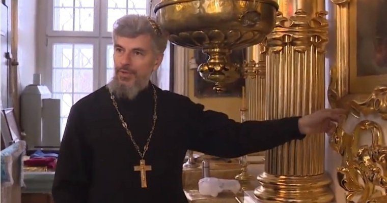 Священник можгинской церкви в одиночку реставрирует иконостас 18 века