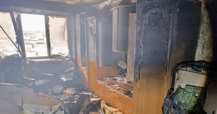 Пожарные Ижевска вынесли пенсионерку из задымлённой квартиры на улице Красноармейской 