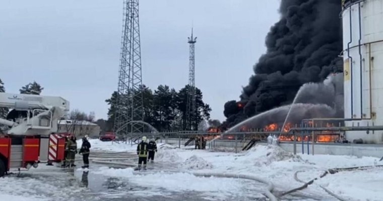 Жителей частного сектора Клинцов на Брянщине эвакуируют из-за пожара на нефтебазе