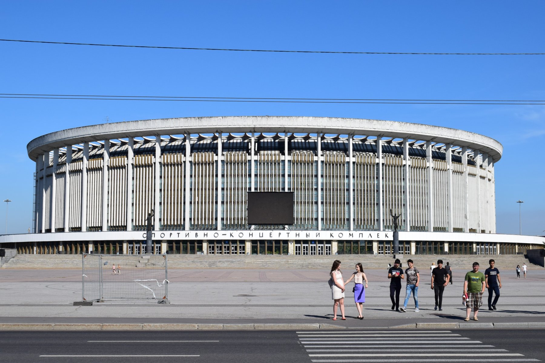 Под рухнувшей крышей спортивно-концертного комплекса в Санкт-Петербурге могли оказаться рабочие