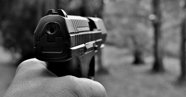 Жителя Удмуртии осудили за нападение с игрушечным пистолетом на одиноких девушек