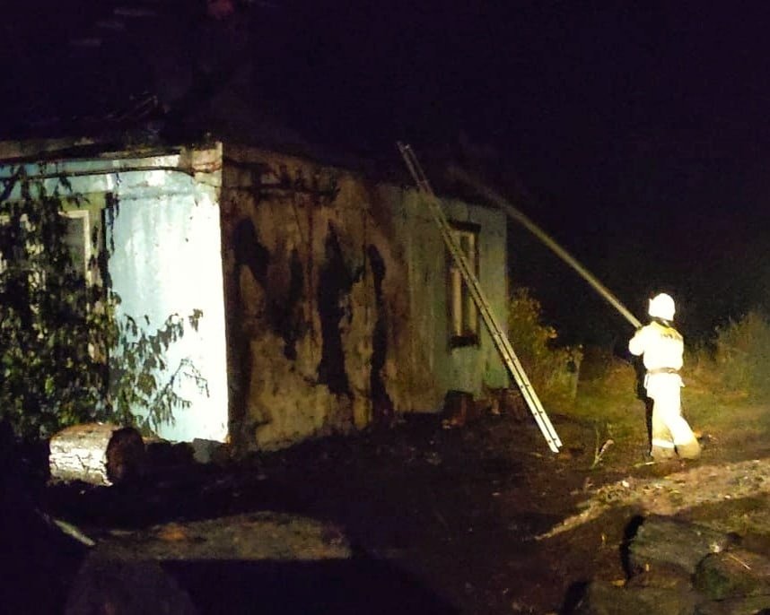 В Ярском районе Удмуртии из-за пожара сгорела крыша ФАПа