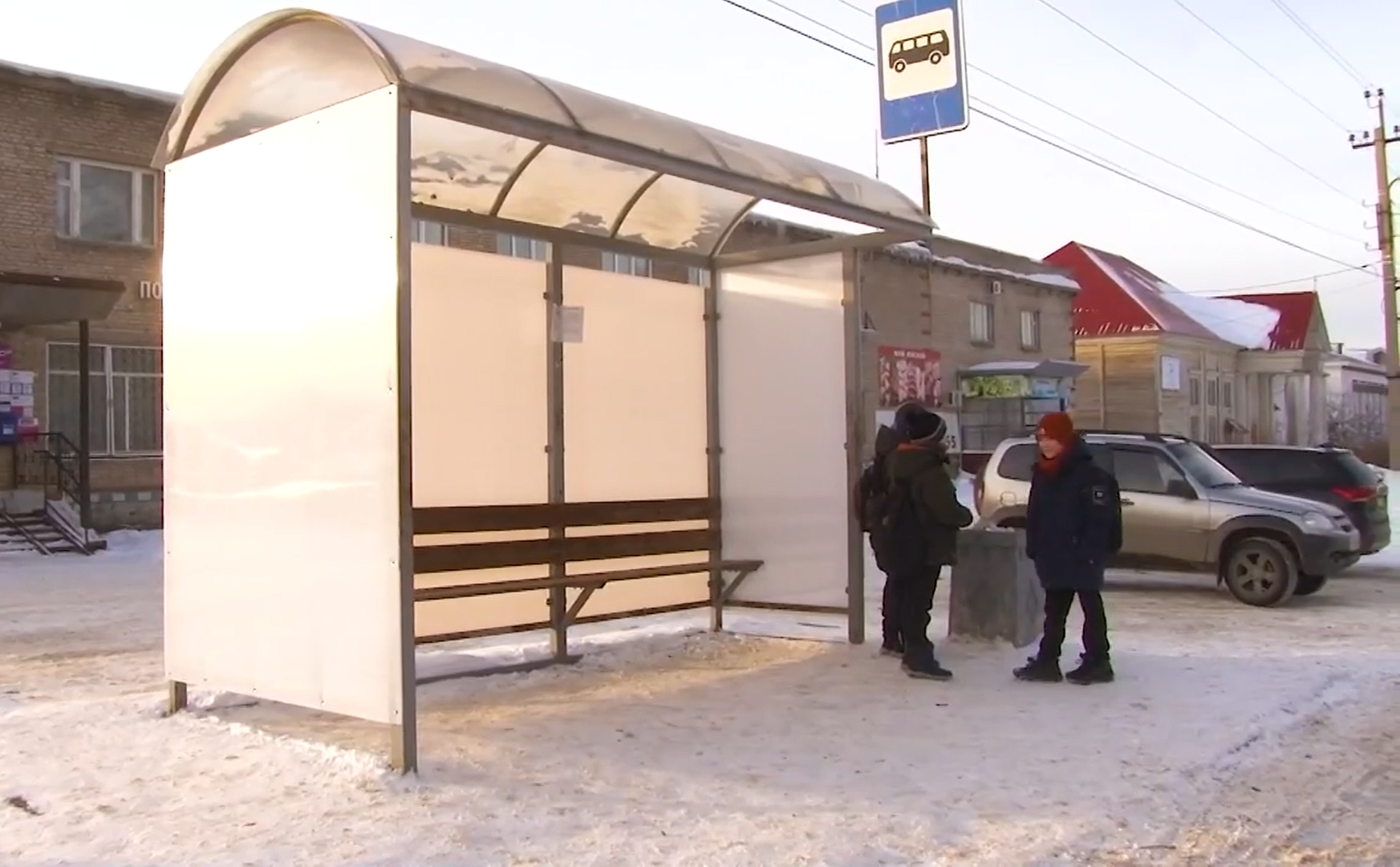 В Можге за неделю обновили две остановки 