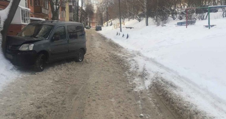 В Воткинске ребенок на тюбинге попал под колеса авто