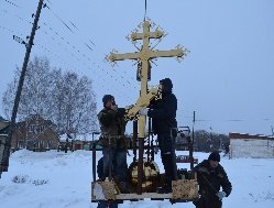 На Казанско-Богородицком храме в селе Можга установили новый крест
