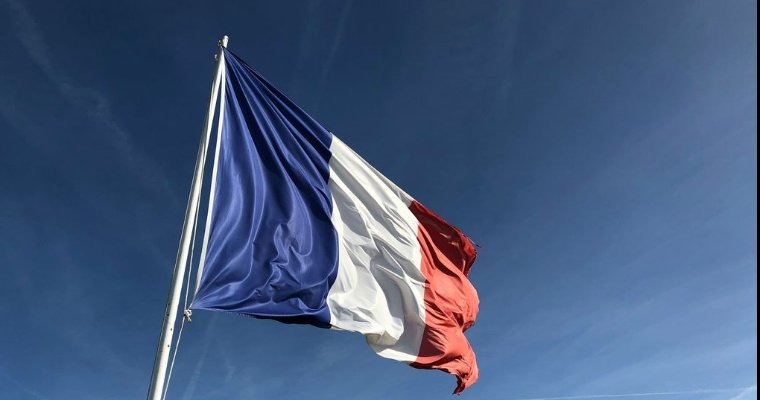 Во Франции стартовали внеочередные выборы в парламент