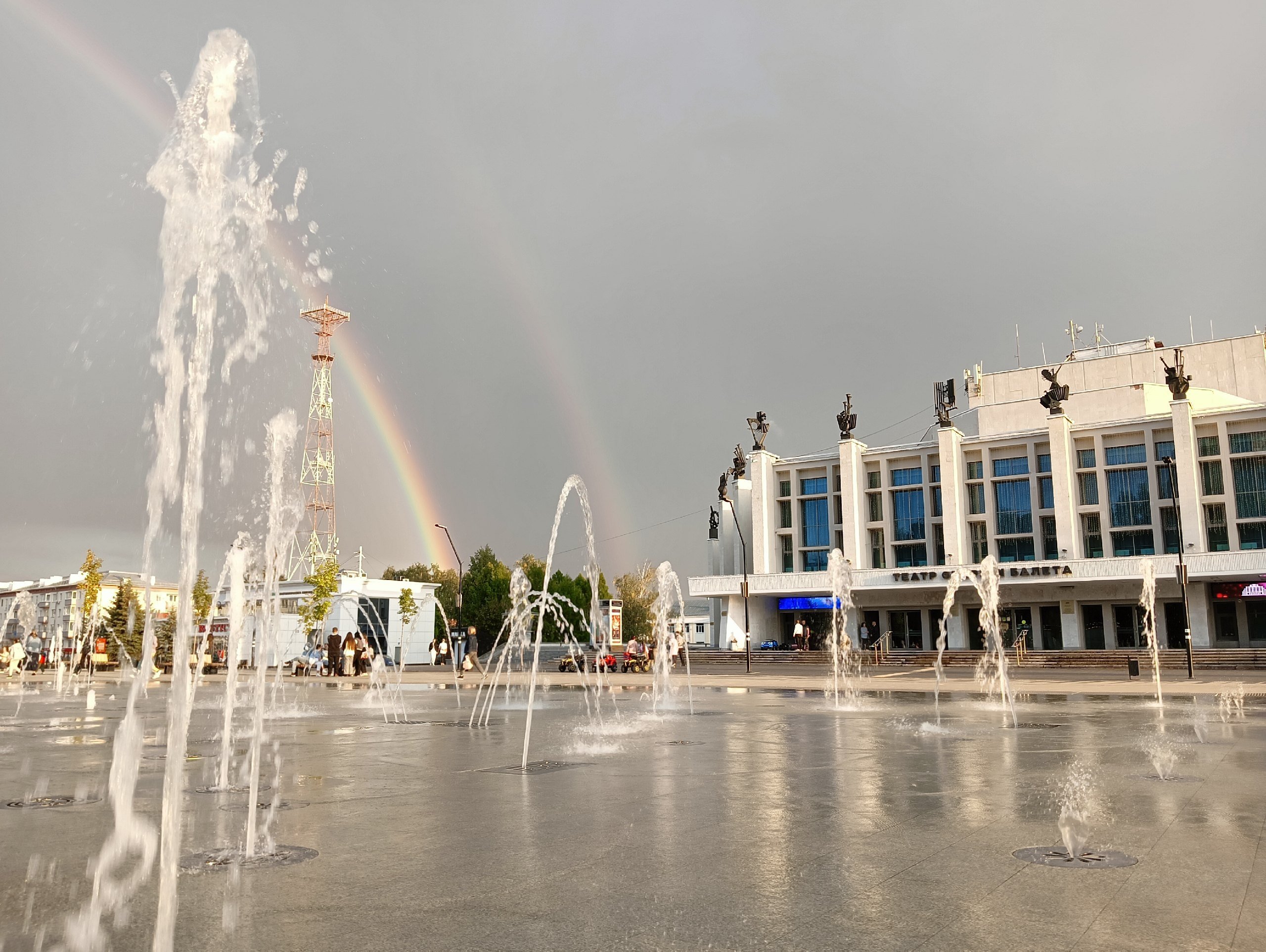 Репертуар светомузыкального фонтана на Центральной площади Ижевска пополнился 46 композициями