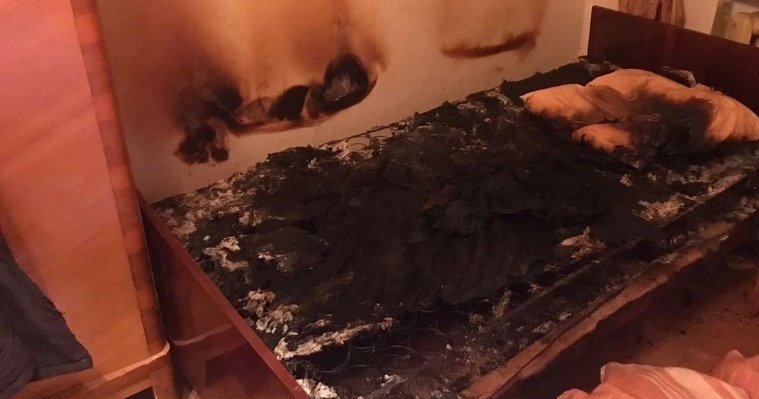 Пенсионер из Ижевска погиб при пожаре из-за курения в кровати
