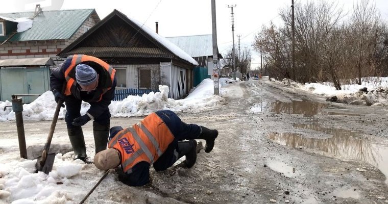 Около 100 000 кубометров снега вывезли с зон подтопления в Ижевске