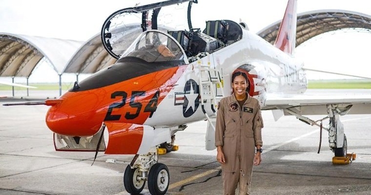 Афроамериканка впервые станет лётчиком-истребителем ВМС США