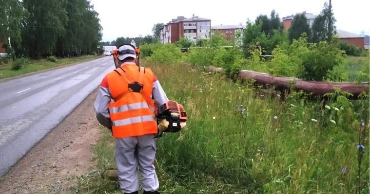 В Можге скосят траву на площади 7 гектаров 