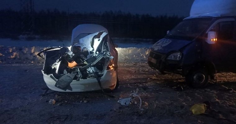 Водитель иномарки погиб в Удмуртии после столкновения с «КАМАЗом» и «Газелью»