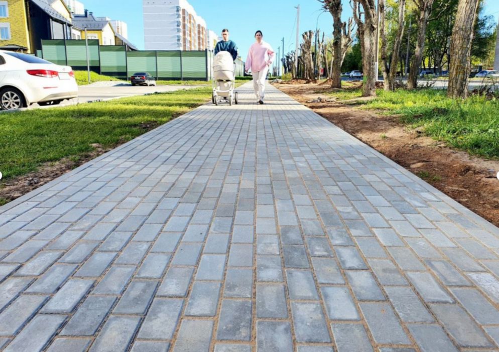 В рамках программы Пешеходный Ижевск в городе завершили строительство первого в 2024 году тротуара
