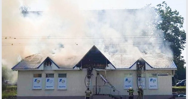 Пожар произошел в продуктовом магазине на улице Орджоникидзе в Ижевске