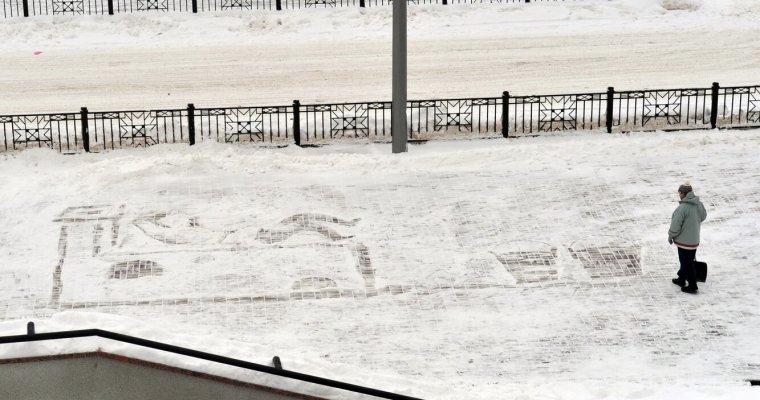 Емеля на печи и Эйфелева башня: Семён Бухарин нарисовал третью картину на набережной Ижевска