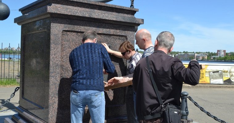 Воткинские активисты исправят ошибку на табличке памятника-якоря
