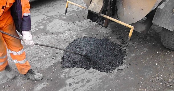 На дорогах Ижевска устранили более 6 тысяч кв м аварийных дефектов