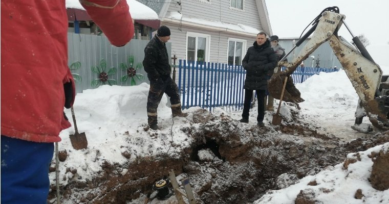 Почти два дня жители 70 домов в деревне Омутница Глазовского района остаются без холодной воды