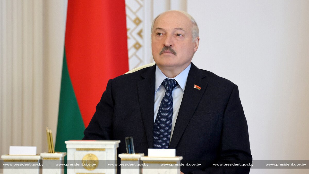 Александр Лукашенко поднял вопрос о возможном лишении ряда лиц гражданства Белоруссии