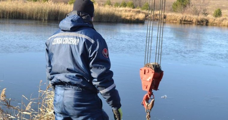 Иномарка съехала в пруд в Удмуртии: погибли 2 человека